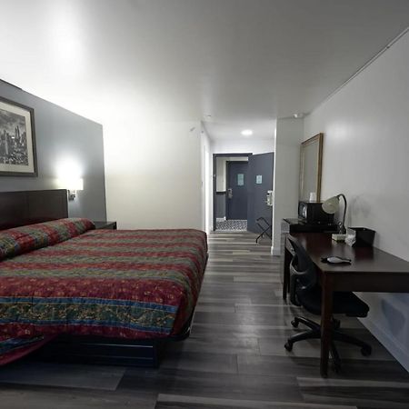 Greenwoods Inn & Suites Berlin Εξωτερικό φωτογραφία