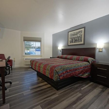 Greenwoods Inn & Suites Berlin Εξωτερικό φωτογραφία
