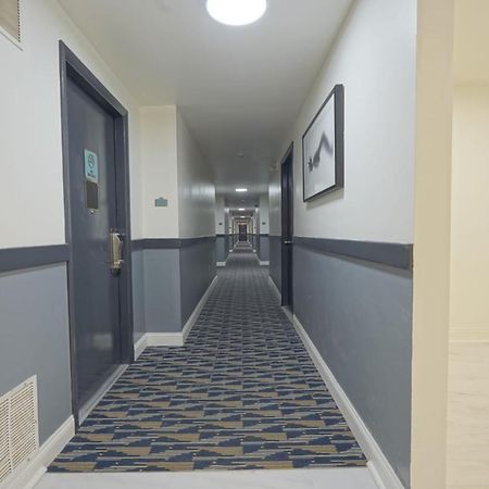 Greenwoods Inn & Suites Berlin Εξωτερικό φωτογραφία