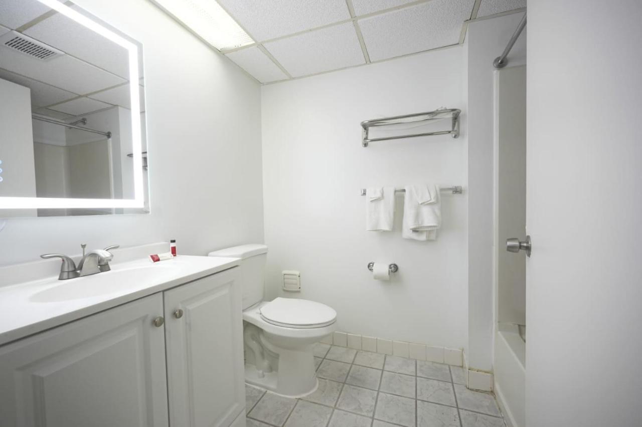 Greenwoods Inn & Suites Berlin Εξωτερικό φωτογραφία