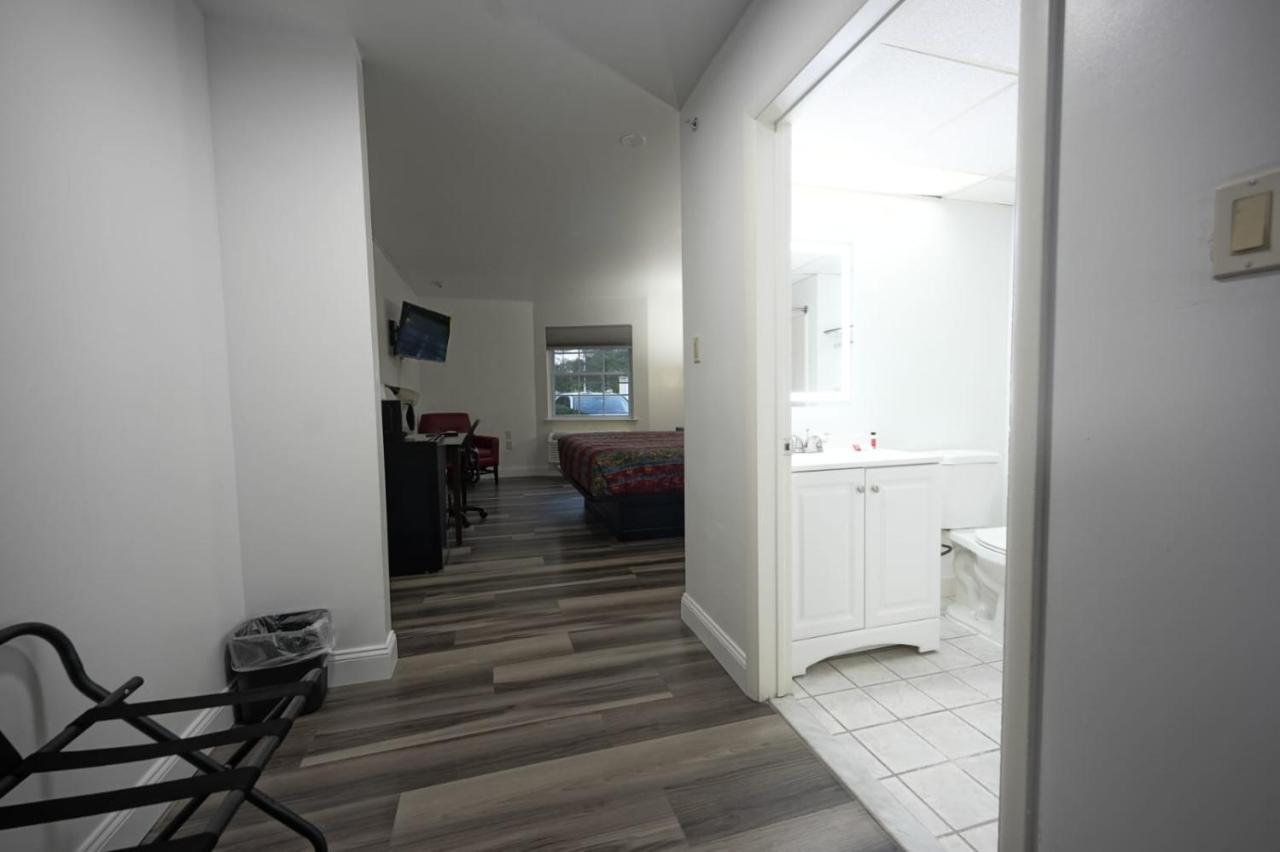 Greenwoods Inn & Suites Berlin Εξωτερικό φωτογραφία